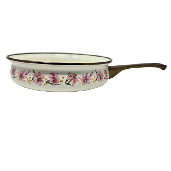 Normandy Taiwan Vintage Enamel Frying Pan With Lily Floral Design & Brass Handle - Picture 2 of 13
